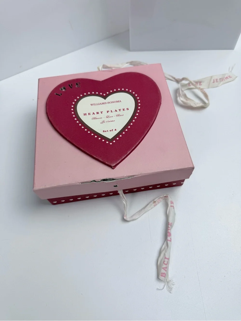 Williams-Sonoma Heart Plates Set of 4 Amore Love Baci Je t’ Amie in Box
